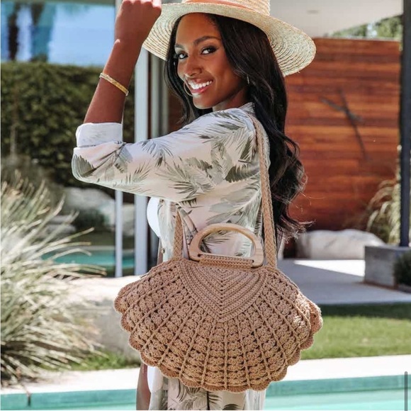 Shelly Crochet Macrame Clam Shell Handbag  Purse - Picture 6 of 7